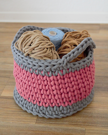 Großer Häkelkorb mit zwei Henkeln