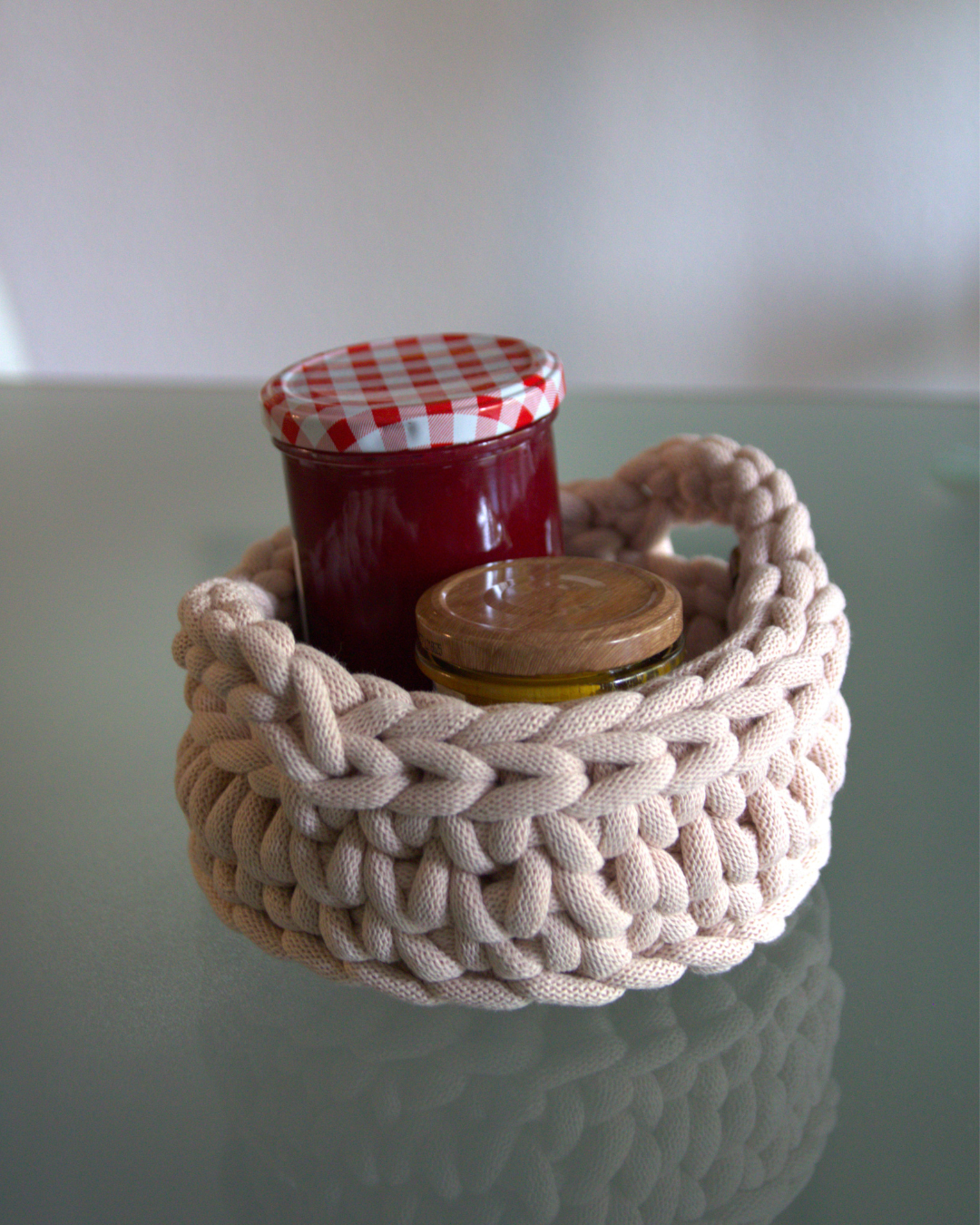 Häkelkorb aus 9 mm Garn mit zwei Henkeln (ca. 20 cm)