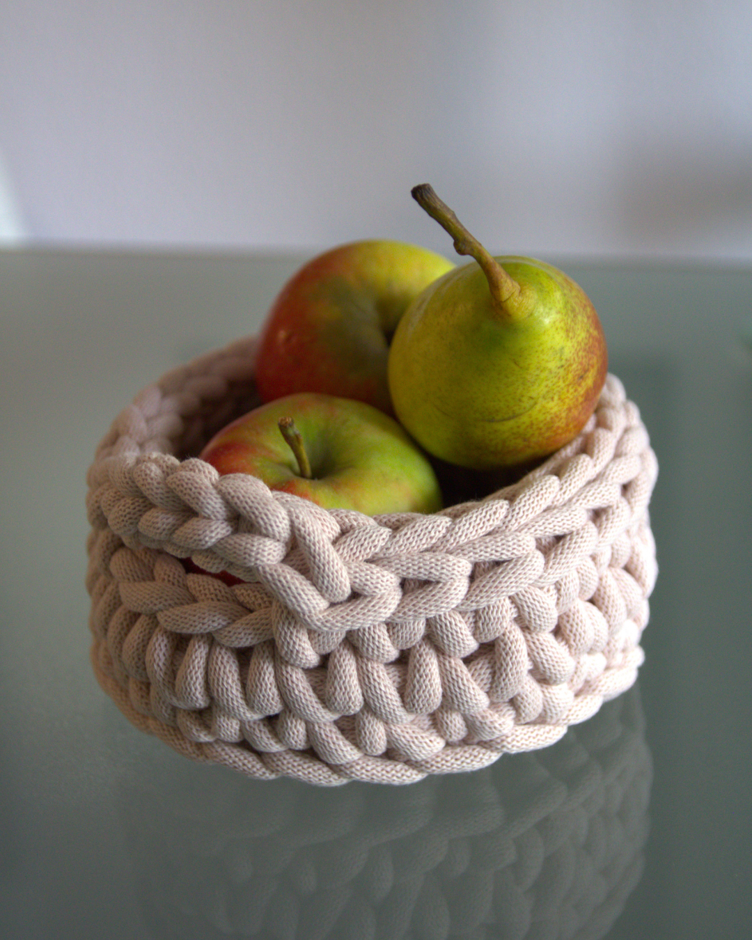 Häkelkorb aus 9 mm Garn mit zwei Henkeln (ca. 20 cm)